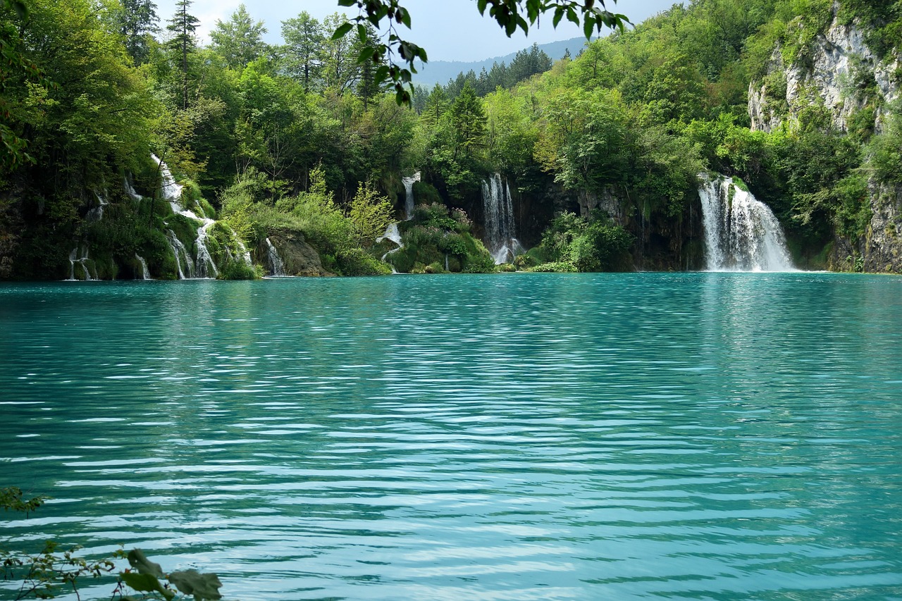 Lac et cascades de Plitvice en Croatie par Hunyvers