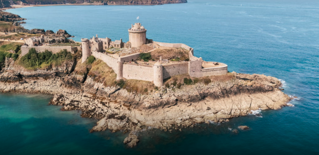 La Bretagne en camping-car : le fort de latte