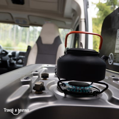 éviter les départs de feu en camping-car: bouilloire